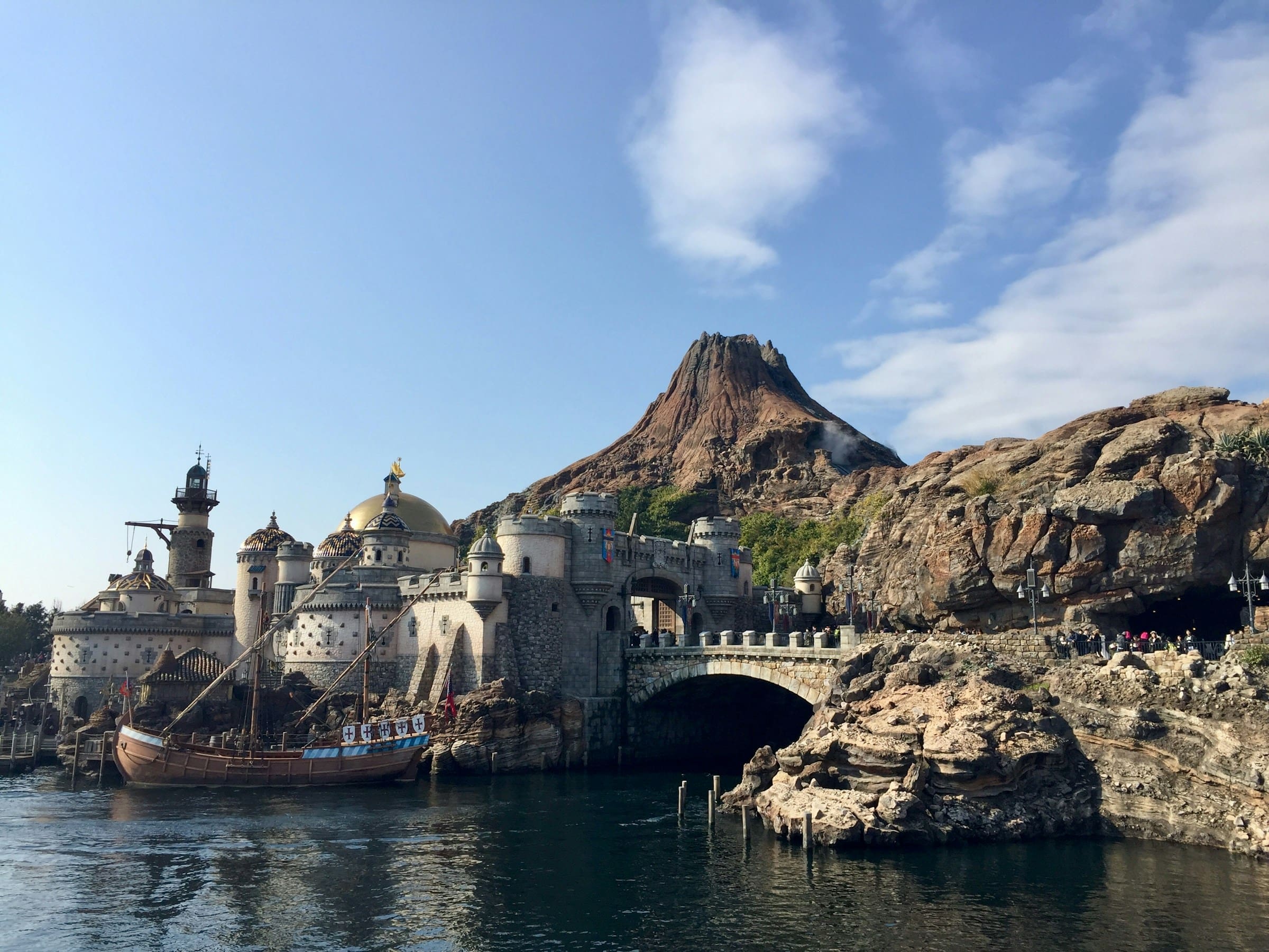 Mysterious Island met Mount Prometheus in Tokyo DisneySea themapark in Japan