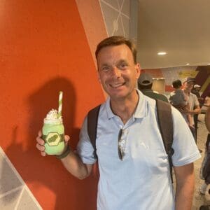 De Pickle Milk Shake in een groene mason jar bij het Brew-Wing Lab, Odyssey Pavilion, EPCOT Food & Wine Festival